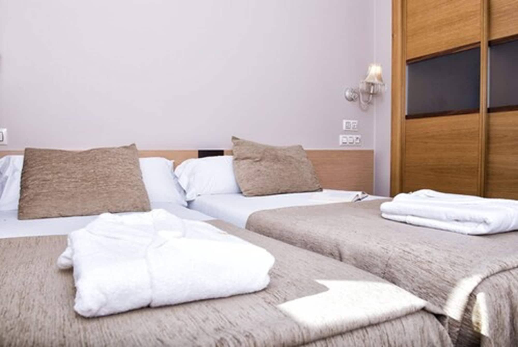 Apartamentos Mediterraneo Real Фуeнхирола Екстериор снимка