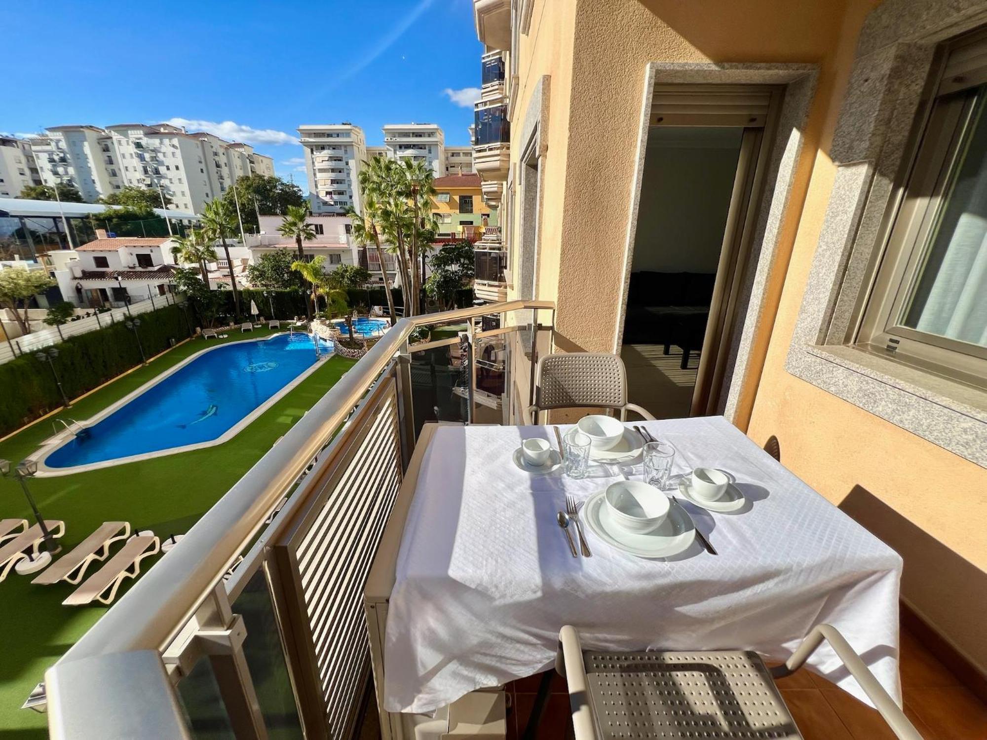 Apartamentos Mediterraneo Real Фуeнхирола Екстериор снимка