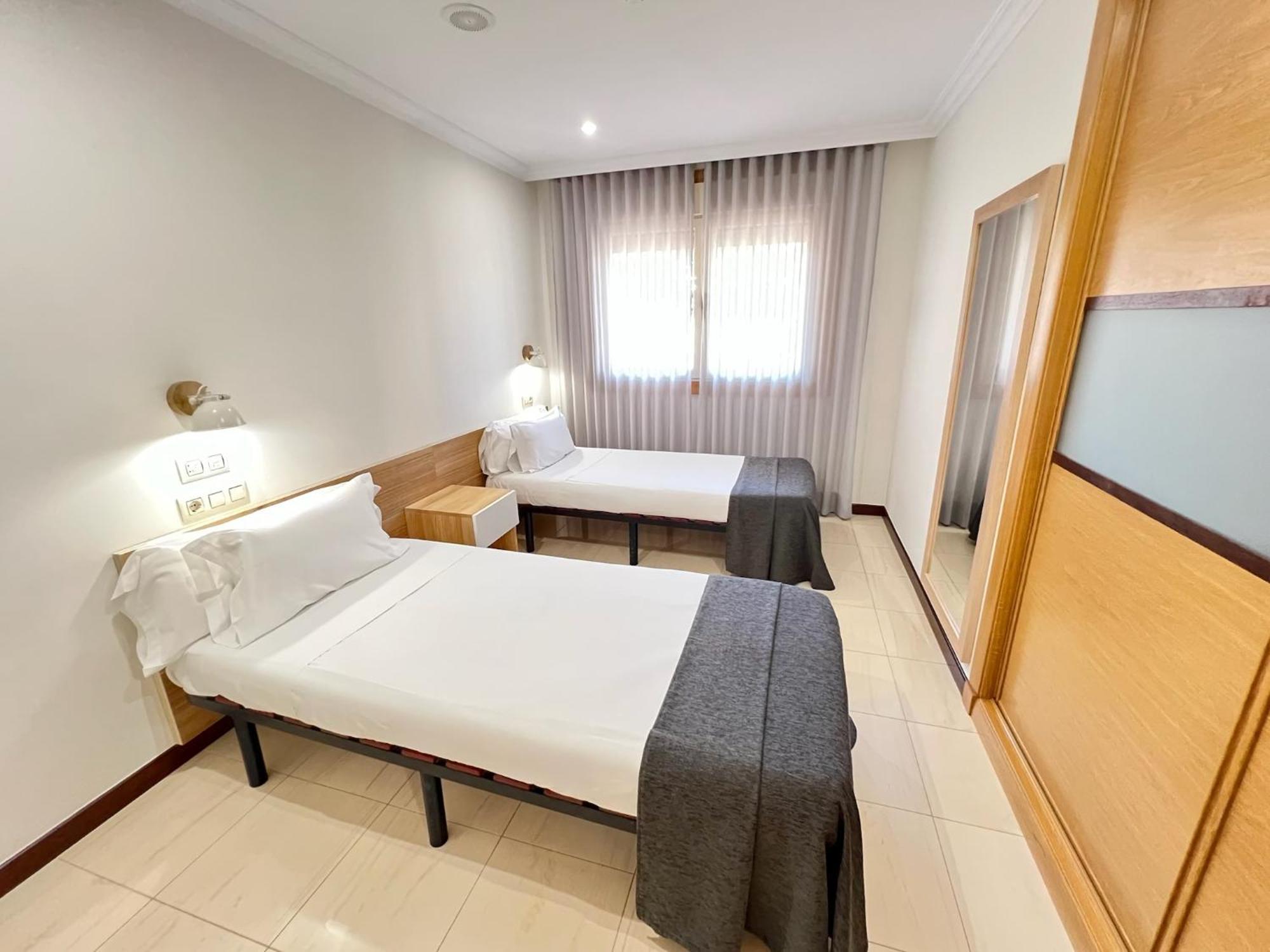 Apartamentos Mediterraneo Real Фуeнхирола Екстериор снимка