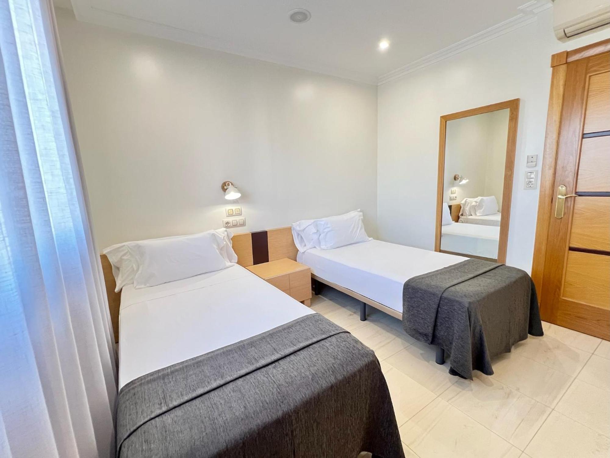Apartamentos Mediterraneo Real Фуeнхирола Екстериор снимка