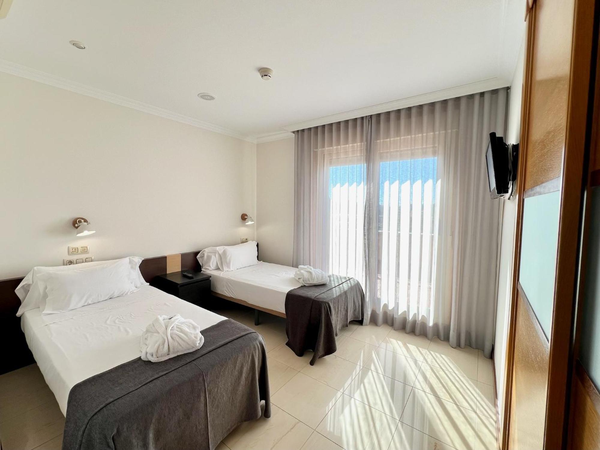 Apartamentos Mediterraneo Real Фуeнхирола Екстериор снимка