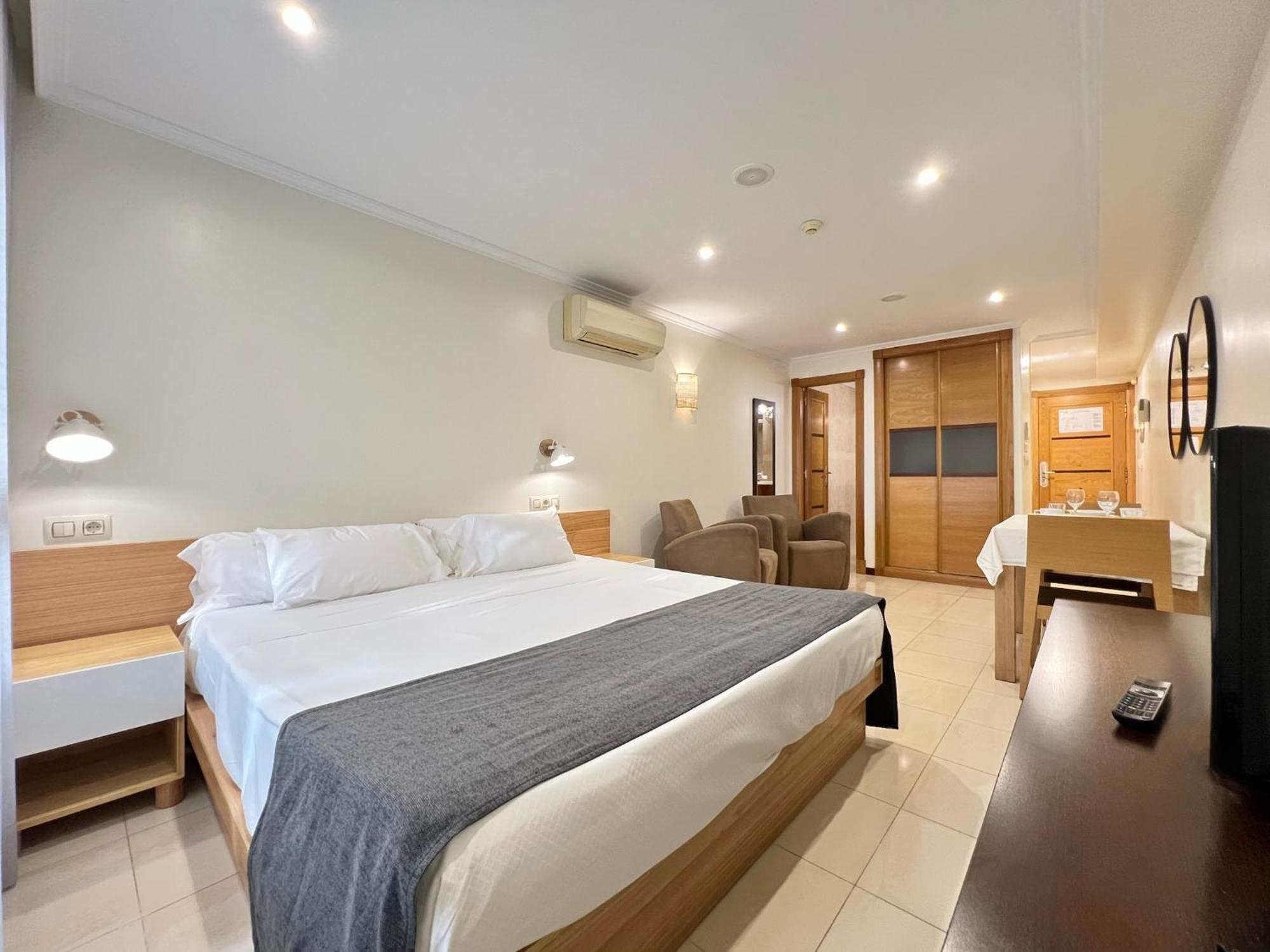 Apartamentos Mediterraneo Real Фуeнхирола Екстериор снимка