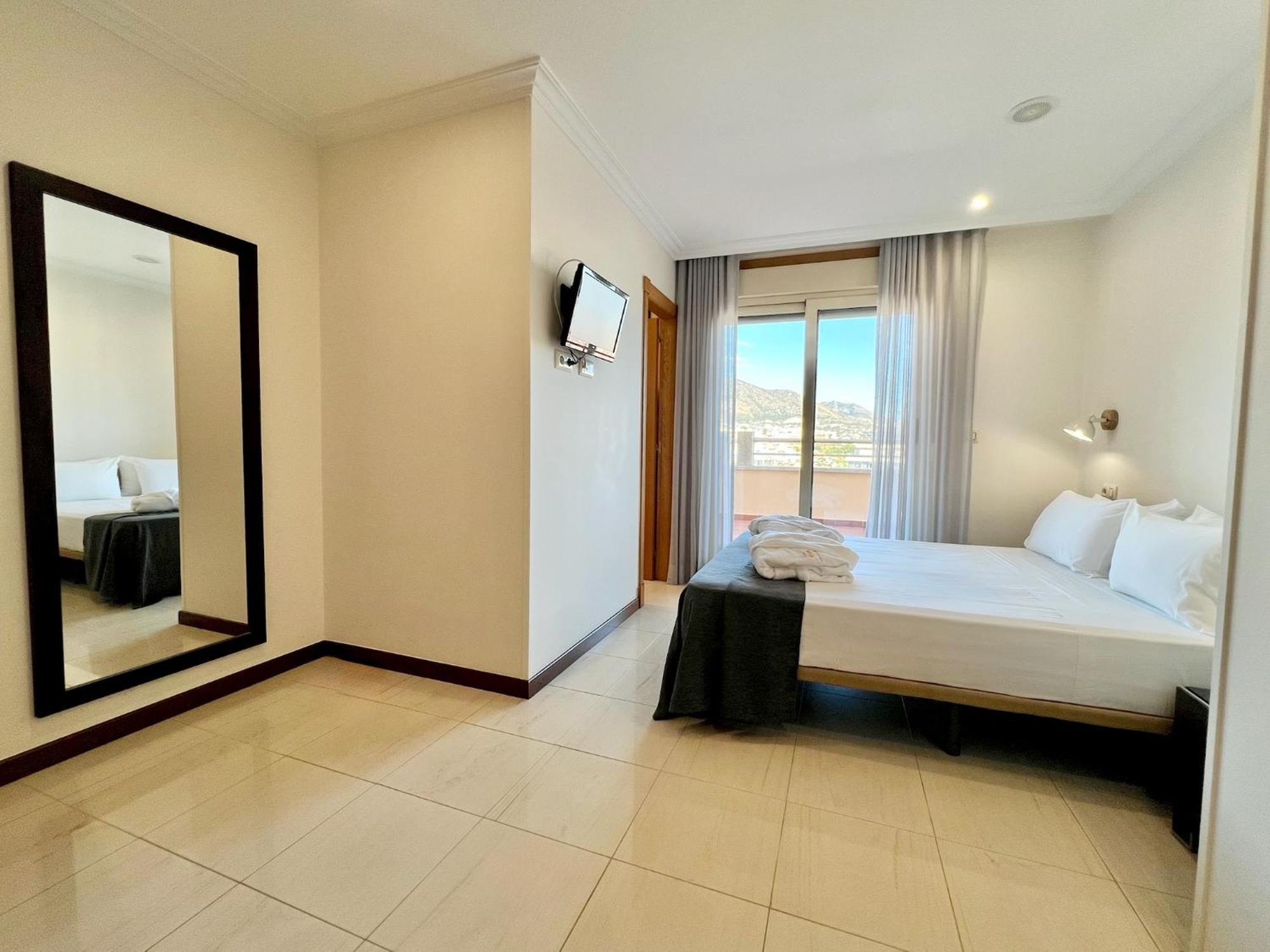 Apartamentos Mediterraneo Real Фуeнхирола Екстериор снимка