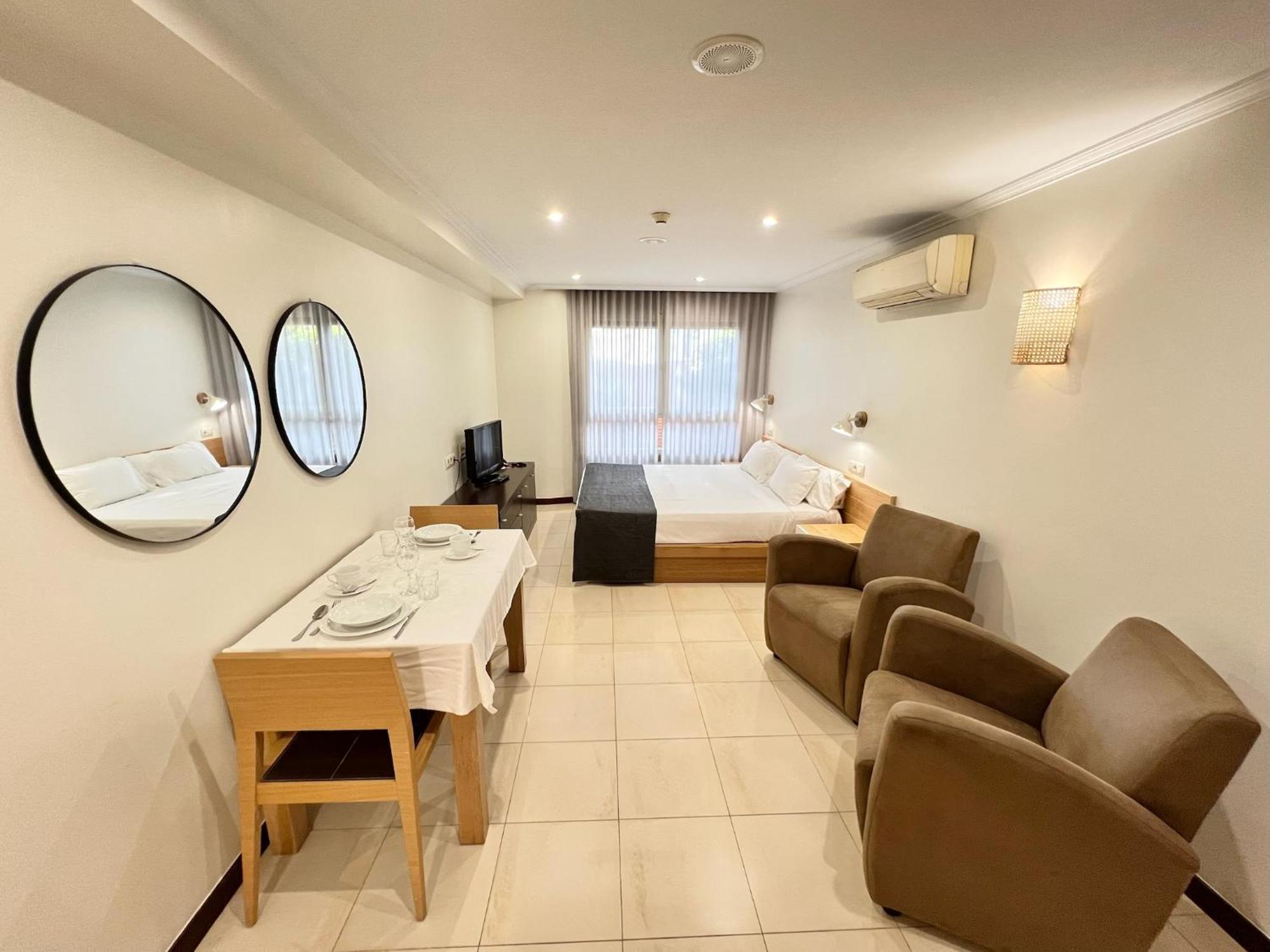 Apartamentos Mediterraneo Real Фуeнхирола Екстериор снимка